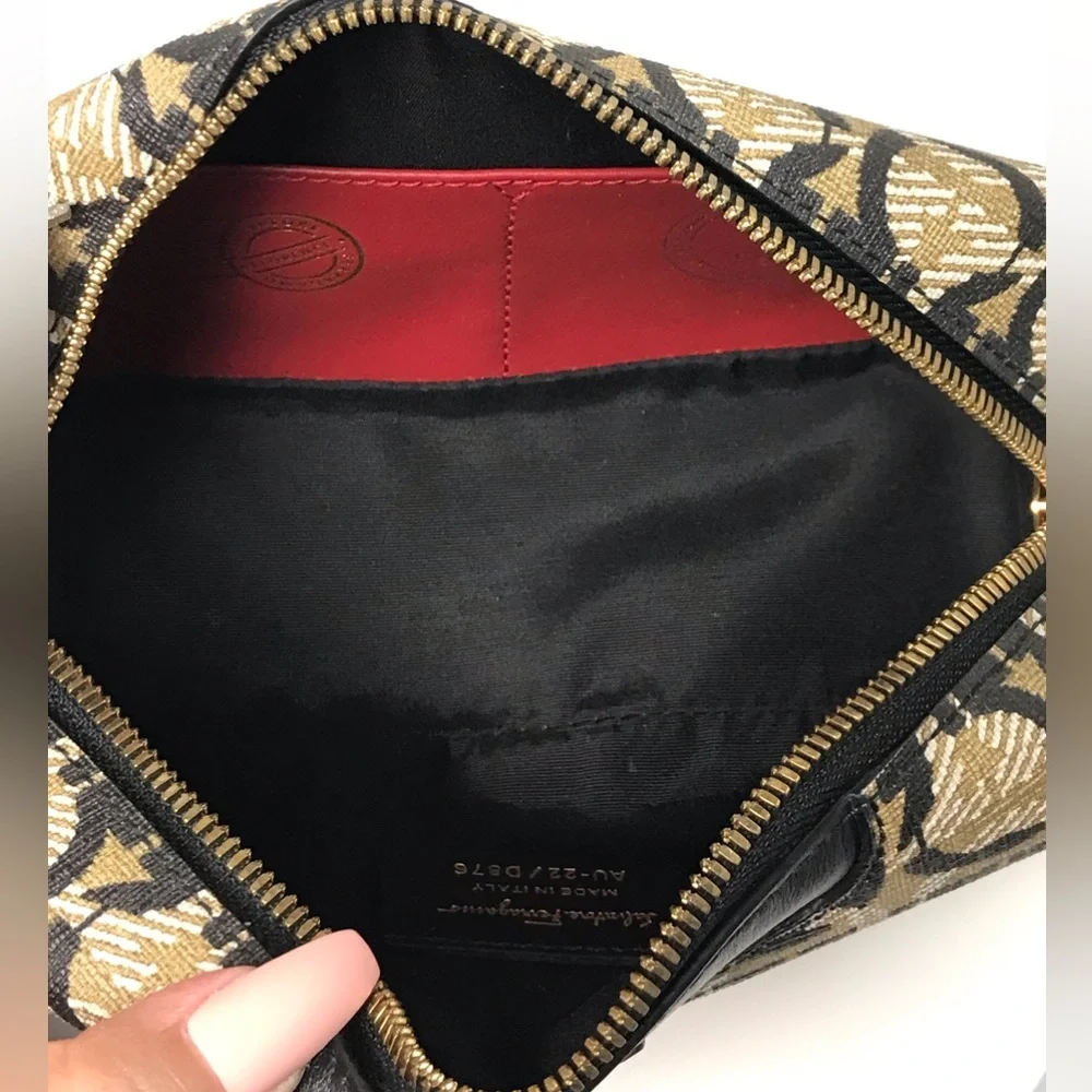 Salvatore Ferragamo Gancini Cosmetic Bag 😍🔥